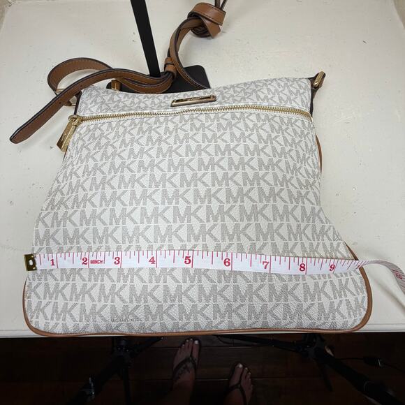 Michael Kors Jet Set Travel Logo Messenger crossbody bag with COA - Picture 7 of 14